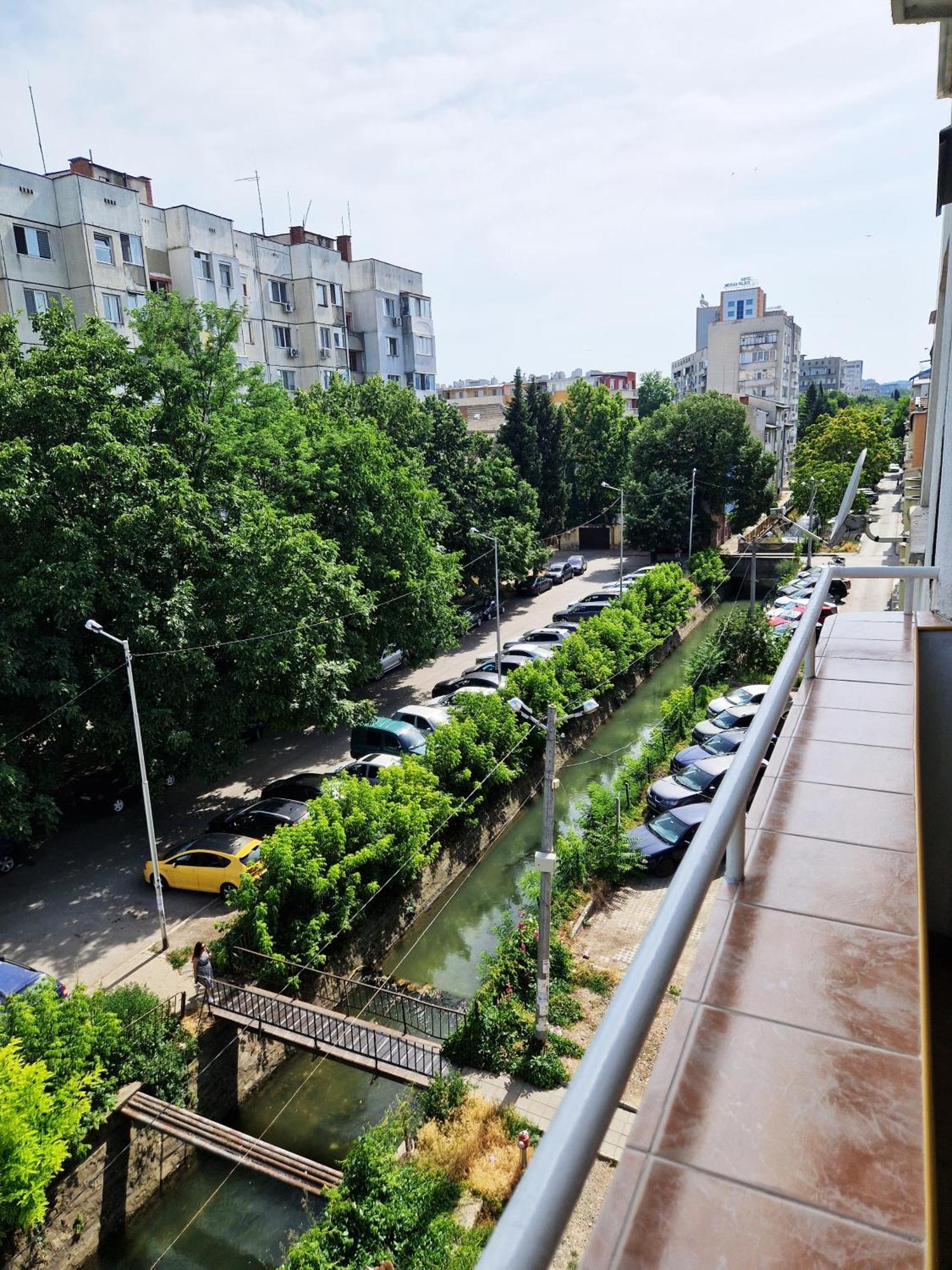 Central Apartment - Spacious Designer Property In Stara Zagora Esterno foto